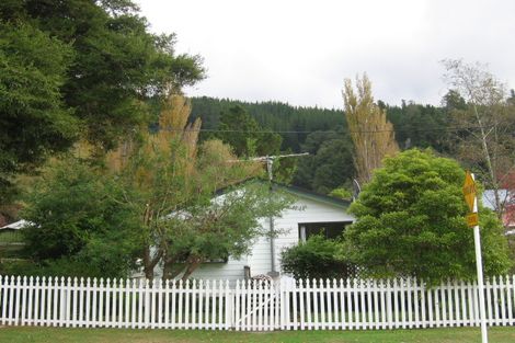 Photo of property in 2/70 Pinehaven Road, Pinehaven, Upper Hutt, 5019