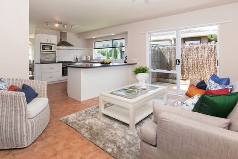 Photo of property in 10 West Fairway, Golflands, Auckland, 2013