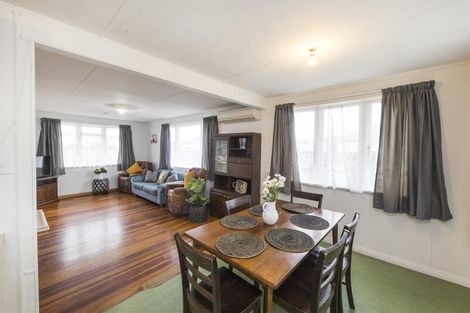 Photo of property in 9 Holland Crescent, Bulls, 4818