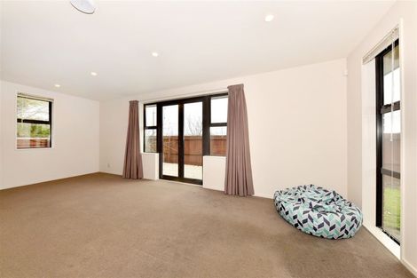 Photo of property in 27 Roberts Road, Hei Hei, Christchurch, 8042