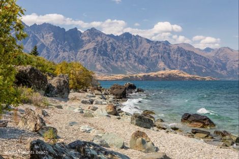 Photo of property in 62 Cedar Drive, Kelvin Heights, Queenstown, 9300