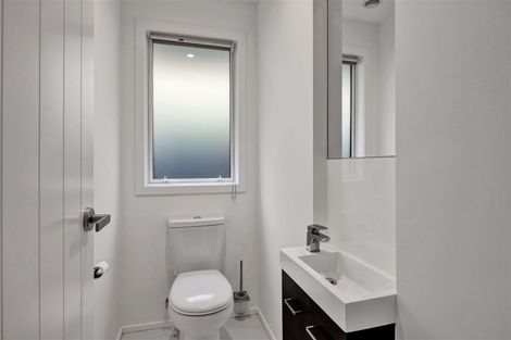 Photo of property in 4 Vardon Way, Waiwhakaiho, New Plymouth, 4312