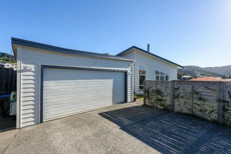 Photo of property in 16 James Nairn Grove, Riverstone Terraces, Upper Hutt, 5018