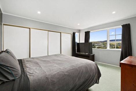 Photo of property in 7 Saint Hildas Glade, Tawa, Wellington, 5028