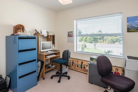 Photo of property in 14 Petrel Close, Paraparaumu Beach, Paraparaumu, 5032