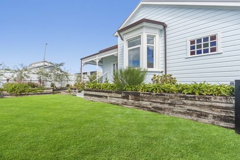 Photo of property in 18 Morley Street, New Plymouth, 4310