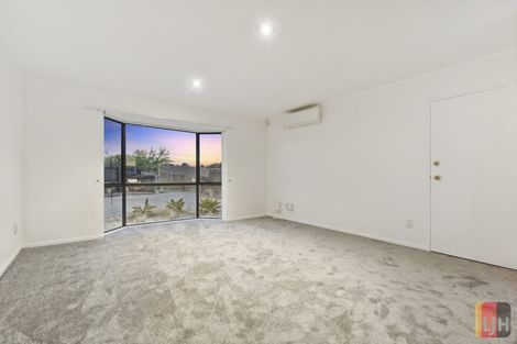Photo of property in 18 Randwick Place, Randwick Park, Auckland, 2105