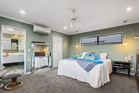 Photo of property in 14 The Parade, Bucklands Beach, Auckland, 2012