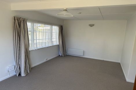 Photo of property in 18 Saulbrey Grove, Woburn, Lower Hutt, 5010