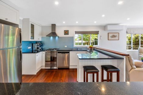 Photo of property in 4 Liston Crescent, Cockle Bay, Auckland, 2014