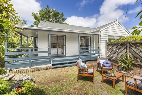 Photo of property in 6 Sasanqua Way, Crofton Downs, Wellington, 6035