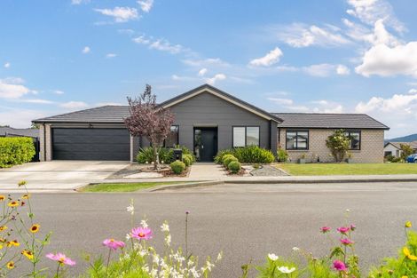 Photo of property in 3 Te Kaeaea Crescent, Wallaceville, Upper Hutt, 5018