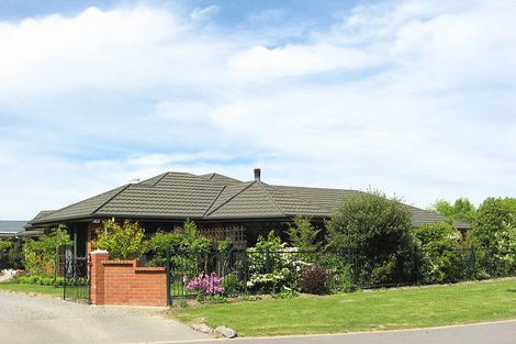 Photo of property in 8 Harrod Place, Rangiora, 7400