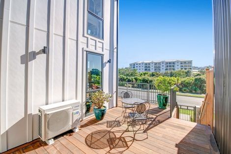 Photo of property in 42 Arran Point Parade, Orewa, 0931