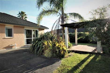 Photo of property in 12 Mellefont Close, East Tamaki Heights, Auckland, 2016