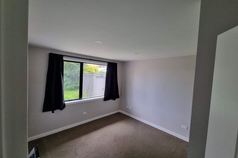 Photo of property in 10 Denniston Crescent, Redwood, Christchurch, 8051
