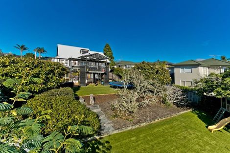 Photo of property in 8 Hyde Road, Rothesay Bay, Auckland, 0630