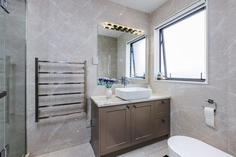 Photo of property in 32 Carrickdawson Drive, Flat Bush, Auckland, 2019