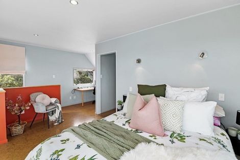 Photo of property in 17 Hughes Street, Waikanae Beach, Waikanae, 5036