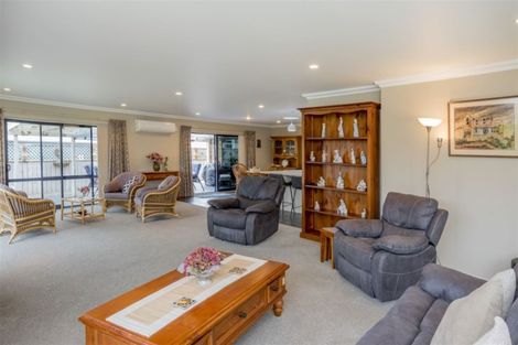 Photo of property in 10 Burnfield Way, Levin, 5510