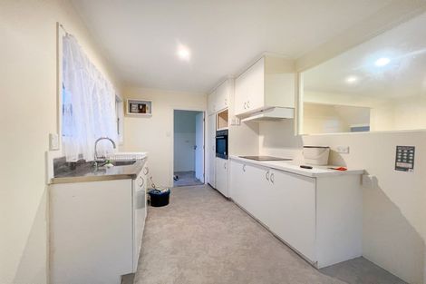 Photo of property in 17 Alma Street, Te Atatu South, Auckland, 0610