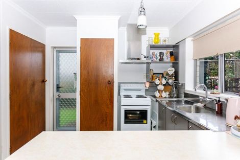 Photo of property in 17 Mccallum Street, Dannevirke, 4930