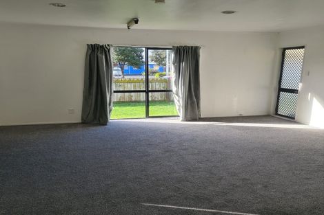 Photo of property in 72 Maplesden Drive, Clendon Park, Auckland, 2103