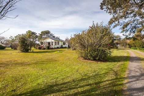 Photo of property in 190 Boord Crescent, Kumeu, 0891