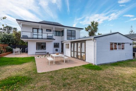 Photo of property in 36 Eruini Street, Waikanae Beach, Waikanae, 5036