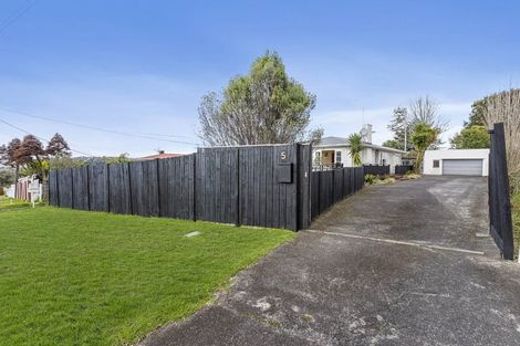 Photo of property in 5 Fairclough Road, Beach Haven, Auckland, 0626