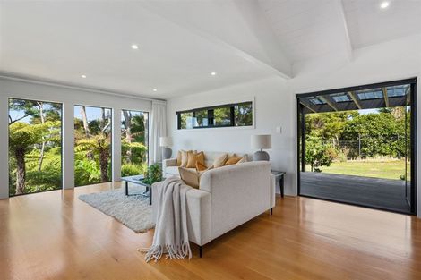 Photo of property in 5 Ngarahana Avenue, Paremoremo, Auckland, 0632