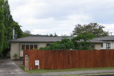 Photo of property in 1/92 Beach Haven Road, Beach Haven, Auckland, 0626