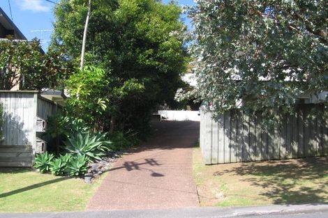 Photo of property in 1/901 Beach Road, Waiake, Auckland, 0630