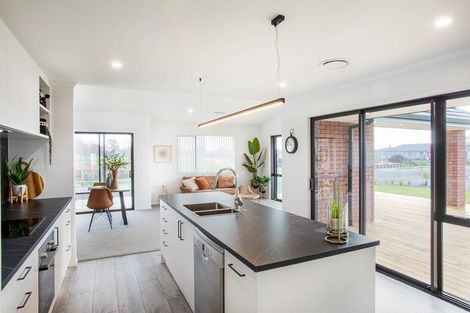 Photo of property in 45 Te Taniwha Road, One Tree Point, 0118