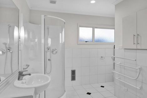 Photo of property in 8 Edna Wills Place, Hawera, 4610