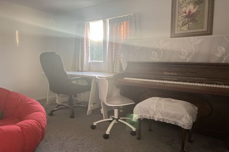 Photo of property in 1/110 Saddleback Rise, Murrays Bay, Auckland, 0630