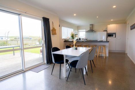 Photo of property in 6 Ironsands, Waverley, 4591