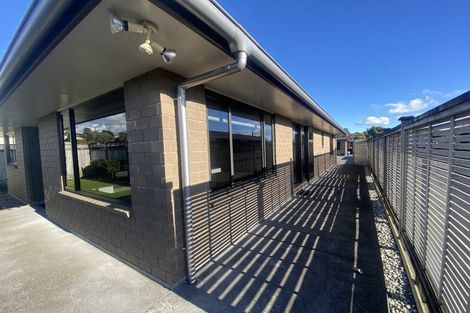 Photo of property in 28 Queens Road, Glen Avon, New Plymouth, 4312