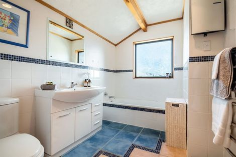 Photo of property in 1 Tiri View Place, Waiake, Auckland, 0630