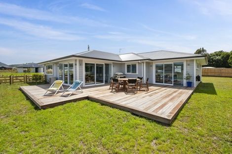 Photo of property in 10 Karaka Place, Kinloch, Taupo, 3377