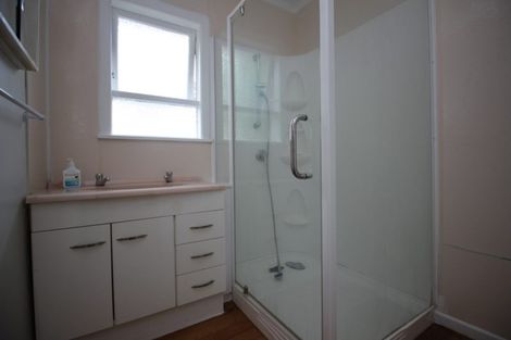 Photo of property in 122 Flanshaw Road, Te Atatu South, Auckland, 0610