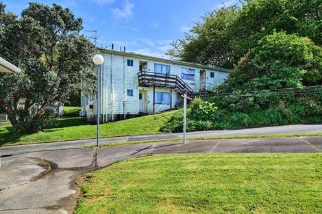 Photo of property in Batchelor Street Flats, 2-16 Batchelor Street, Newlands, Wellington, 6037