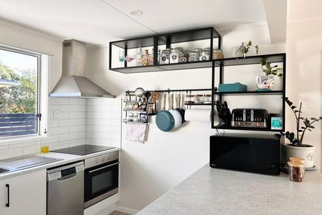 Photo of property in 7 Graham Grove, Waikanae, 5036