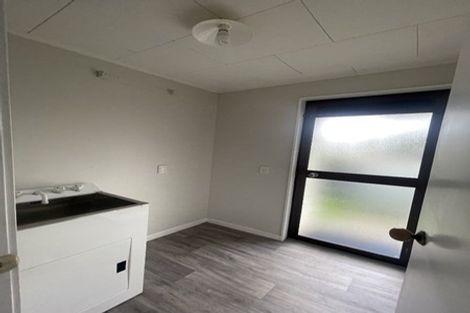 Photo of property in 17 Glen Close, Glen Eden, Auckland, 0602