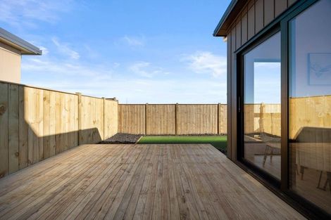 Photo of property in 35 Taipahitini Road, Rosehill, 2113