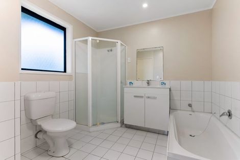 Photo of property in 14 Dovey Place, Massey, Auckland, 0614