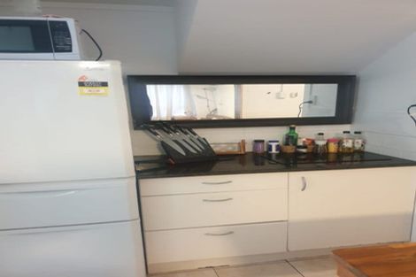 Photo of property in 15 Barker Rise, Northcross, Auckland, 0632