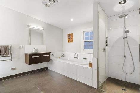 Photo of property in 8 Wallace Road, Mangere Bridge, Auckland, 2022