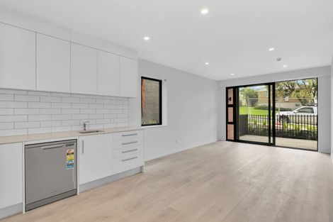 Photo of property in 1/25g Potter Avenue, Northcote, Auckland, 0627