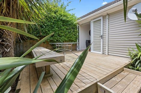 Photo of property in 9 Karaka Street, Merrilands, New Plymouth, 4312